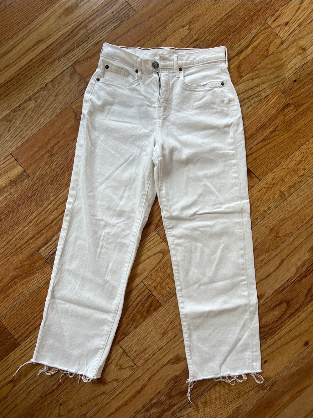 Eddie Bauer White Slightly Curvy- High Rise “Stone Pipe Crop” with Raw Hem